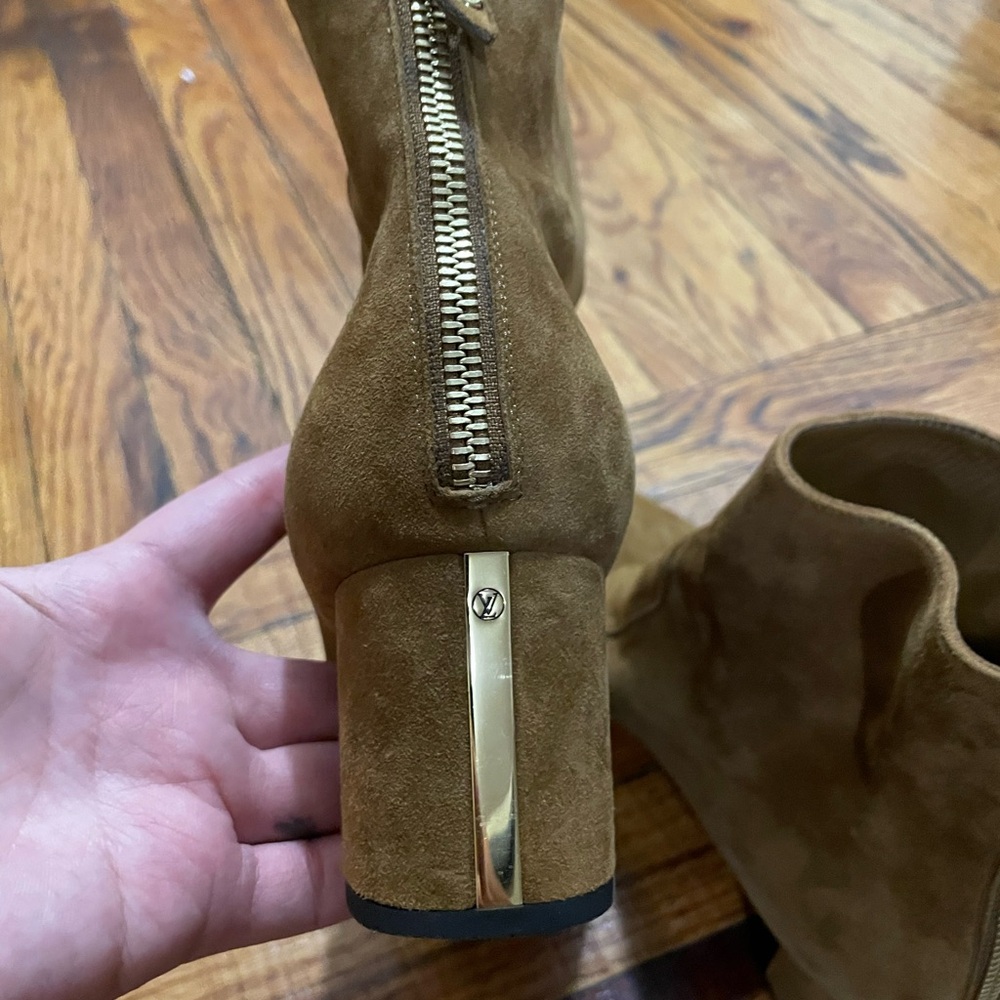 Louis Vuitton Camel Suede Booties - Picture 5 of 7